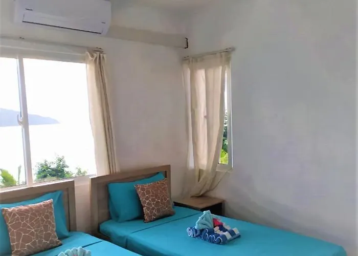 Seychelles Yellow Petals Apartment *