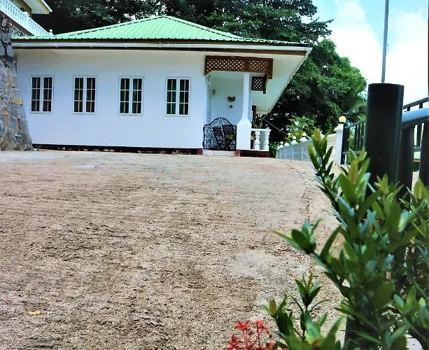 Seychelles Yellow Petals Apartment Anse Boileau
