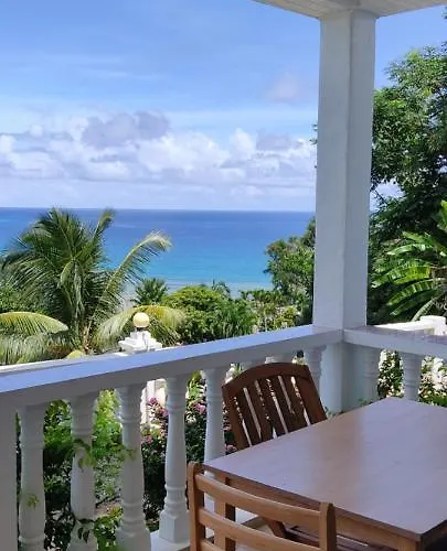 Seychelles Yellow Petals Apartment *