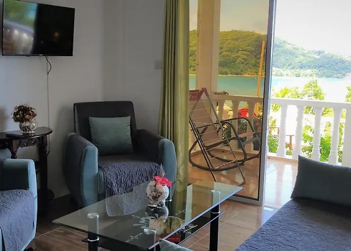 Seychelles Yellow Petals Apartment *