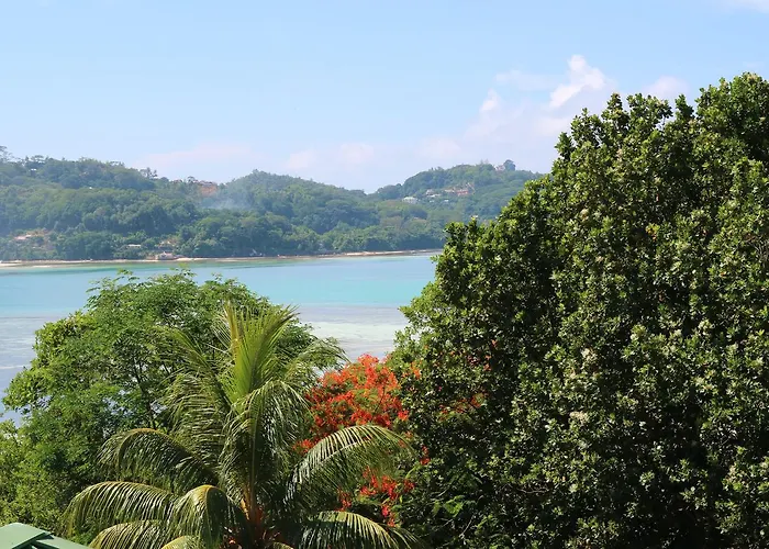 Seychelles Yellow Petals Apartment *